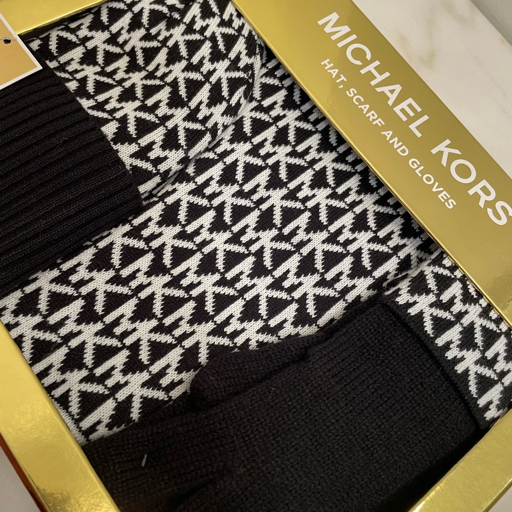 NWT Michael Kors Monogram Black and White 3-piece Boxed Winter Set - Picture 3 of 5